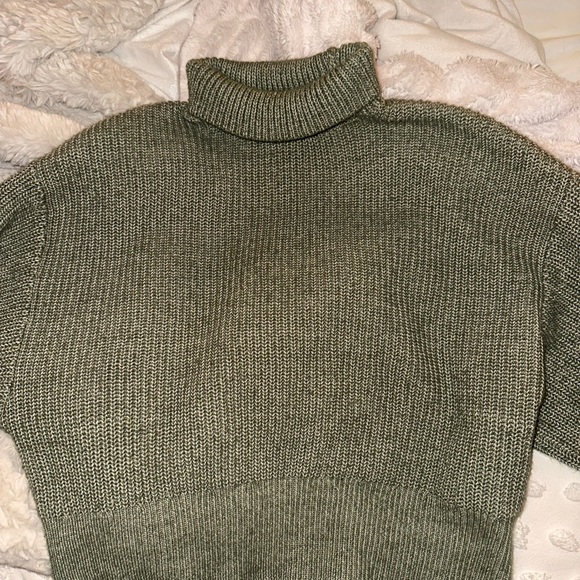 H&M Turtleneck Sweater - Picture 2 of 3